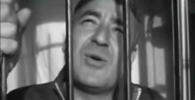 Al momento stai visualizzando Le Iene intervistano Nello Liberti autore della canzone “O Capoclan”