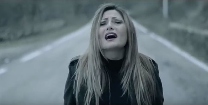È una maledizione - Emiliana Cantone